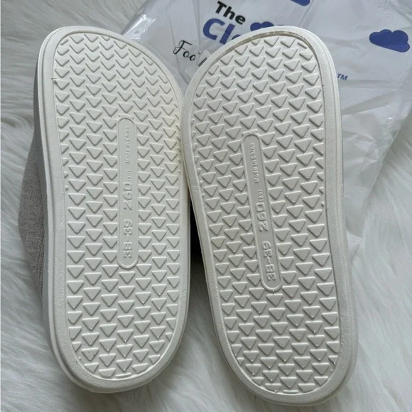NEW! Cloudies - Cozy Slipper - Picture 10 of 14